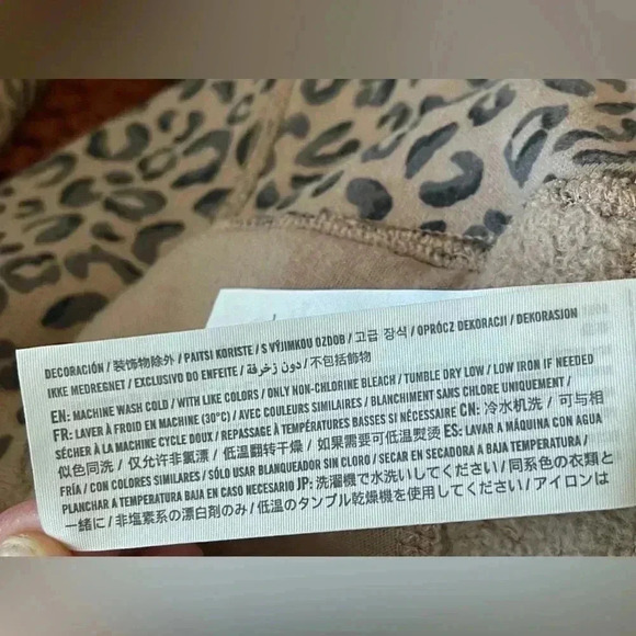 Abercrombie & Fitch Cardigan Sweater Womens XS Leopard Print Soft - Picture 7 of 7